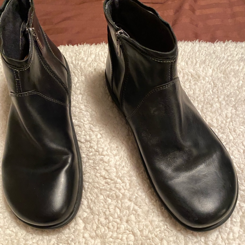 Birkenstock size 41 nwot boots. Side zipper-